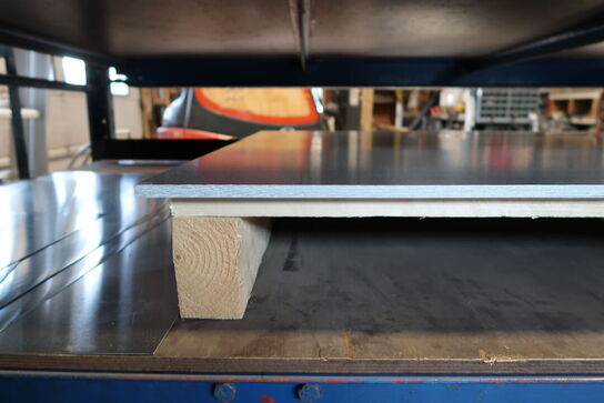 Div. Jernplader m.m. på reol