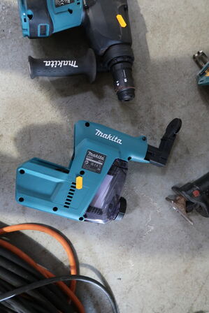 Akku borehammer MAKITA DHR243 med batteri og støvopsamler