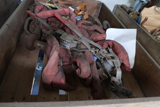 Palle med skraldetaljer, kædetaljer m.m.