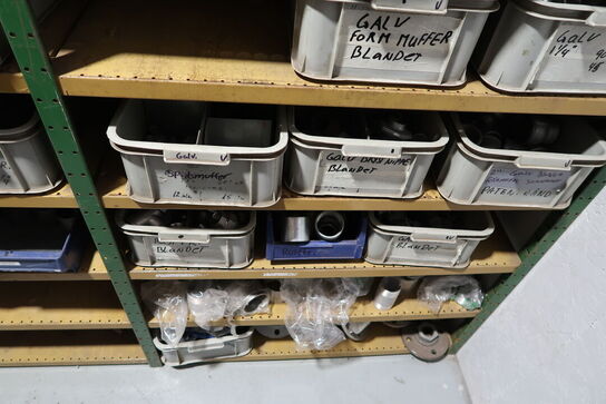 4 fag lagerreoler med div. Varelager og reservedele