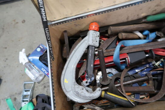 Opbevaringkasse med div. Værktøj m.m.