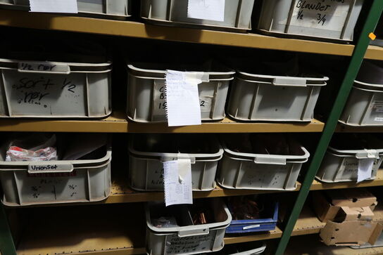 3 fag lagerreoler med div. Varelager og reservedele