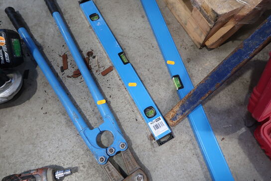 Boltsaks samt stk. vaterpas