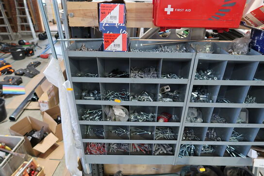 2 stk. sortimentsreoler med indhold