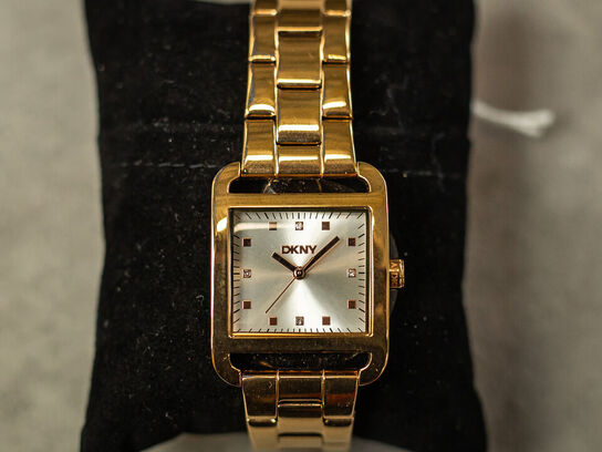 Ur DKNY City Midi 27x34,5 mm