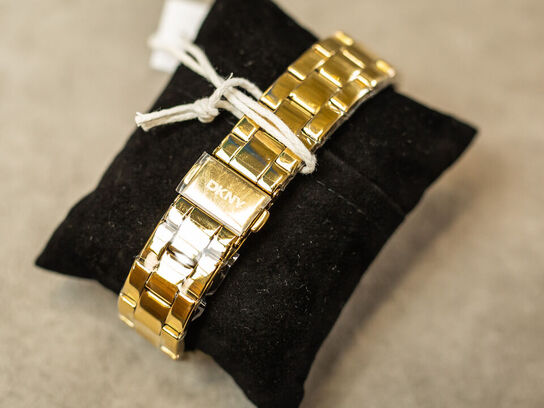 Ur DKNY City Midi 27x34,5 mm