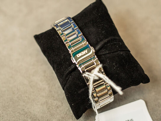 Ur DKNY Westside Midi 25,5x33,5 mm