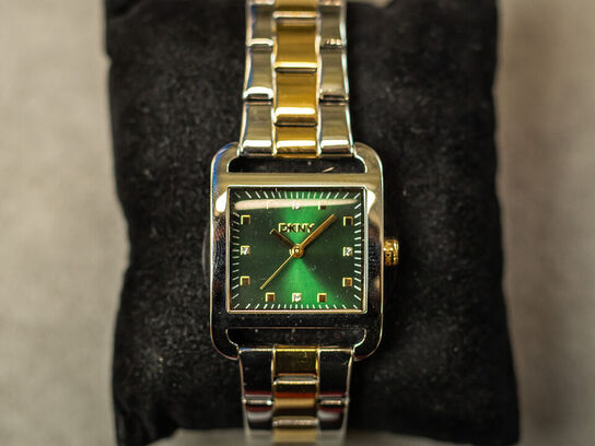 Ur DKNY City Midi 27x34,5 mm