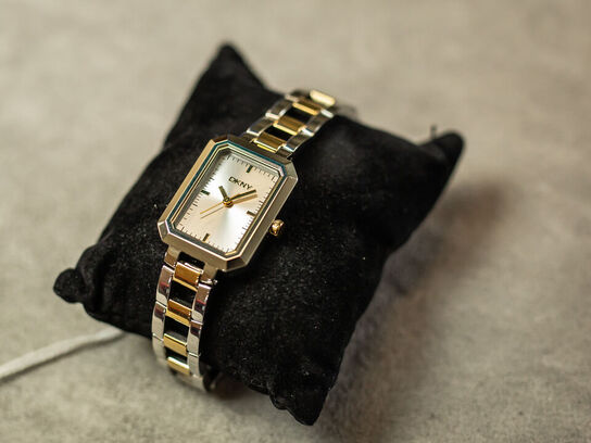 Ur DKNY Uptown Midi 22x35 mm