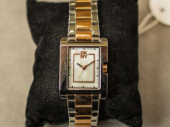 Ur DKNY Westside Midi 25,5x33,5 mm