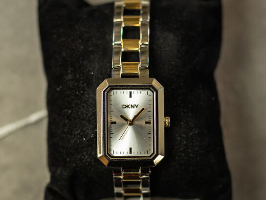 Ur DKNY Uptown Midi 22x35 mm