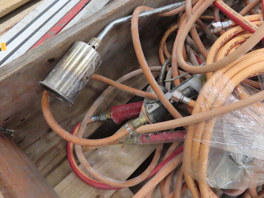 Palle med gasslanger og brændere