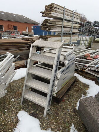 Stort parti stillads inkl. 3300 trætraller