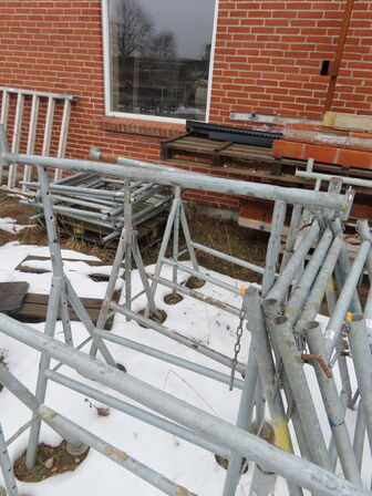 Bukkestillads med forhøjere uden broer