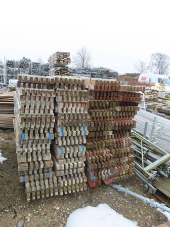 Stort parti stillads inkl. 3300 trætraller