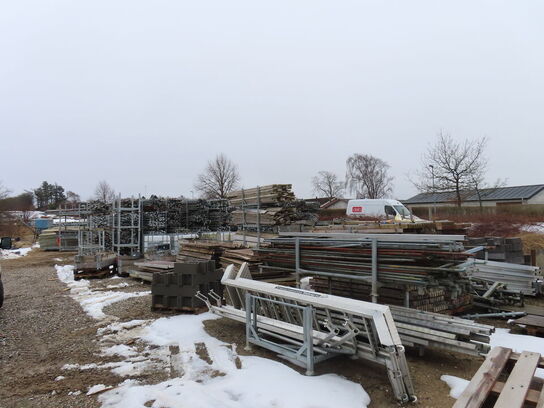 Stort parti stillads inkl. 3300 trætraller