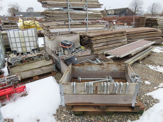 Stort parti stillads inkl. 3300 trætraller