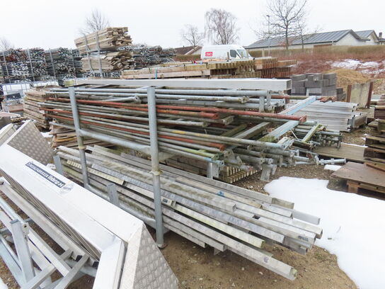 Stort parti stillads inkl. 3300 trætraller