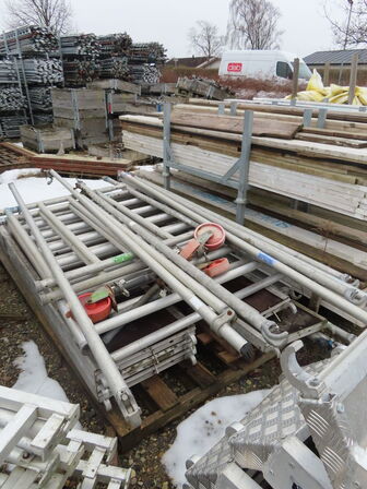 Stort parti stillads inkl. 3300 trætraller