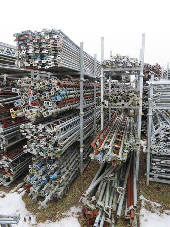 Stort parti stillads inkl. 3300 trætraller