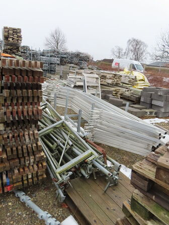 Stort parti stillads inkl. 3300 trætraller