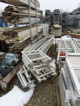 Stort parti stillads inkl. 3300 trætraller