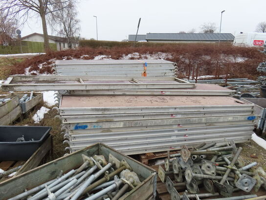 Stort parti stillads inkl. 3300 trætraller