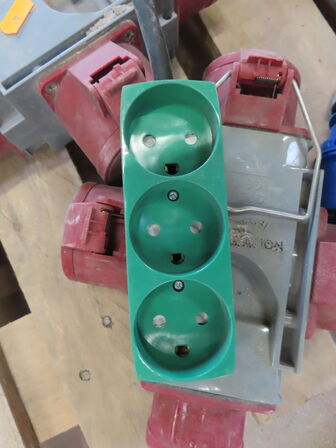 2 stk CEE-forgrener med stikdåser