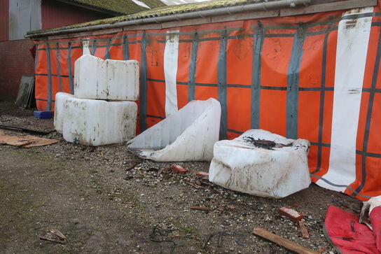 Diverse burer samt kar fra palletanke