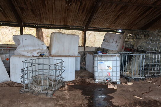 Diverse burer samt kar fra palletanke