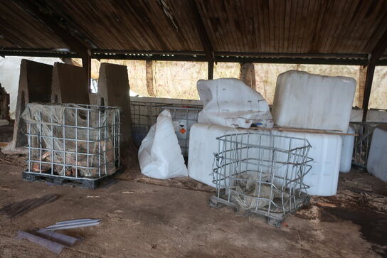 Diverse burer samt kar fra palletanke