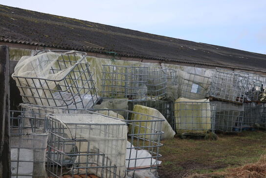 Diverse burer samt kar fra palletanke
