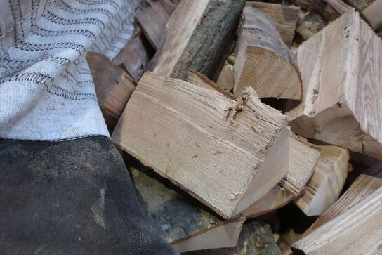 1 kbm. Brænde af ask