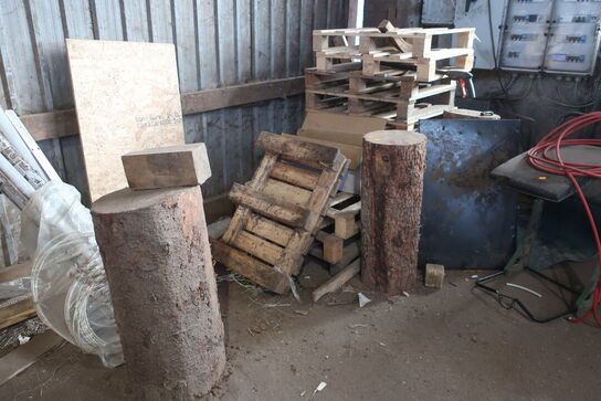 Diverse træ samt paller