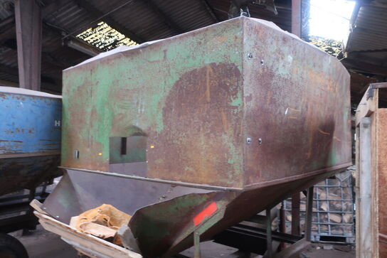 Vogn med 2 stk. stativer til pakning af brænde