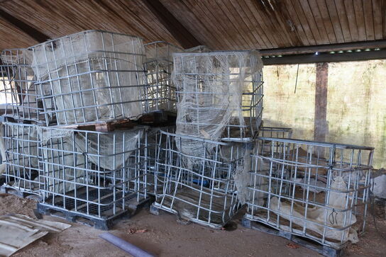 Diverse burer samt kar fra palletanke