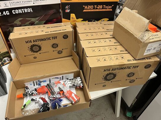 9 stk. elektrisk gel legetøjspistol, 9 stk. fjernstyret fly og batteri magasiner