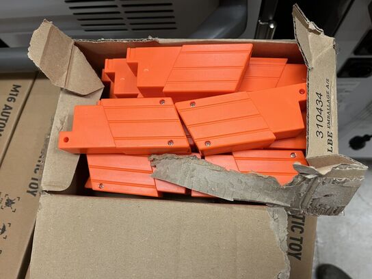 9 stk. elektrisk gel legetøjspistol, 9 stk. fjernstyret fly og batteri magasiner