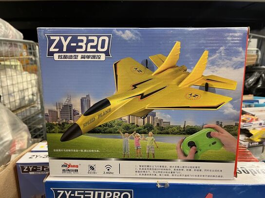 15 stk. svævefly og boomevang ball m.m.