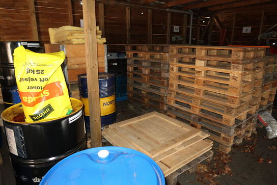 Div. træ, plastiktønder, pallerammer samt EURO-paller