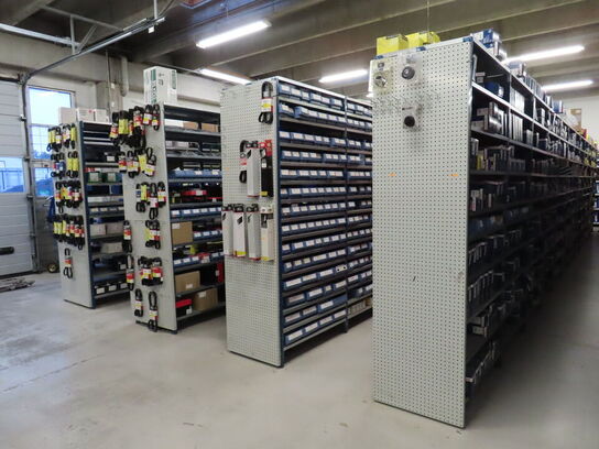 4 rækker med 10-12 fag lagerreoler