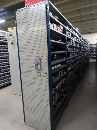 3 rækker med 10-12 fag lagerreoler