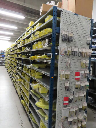 3 rækker med 10-12 fag lagerreoler