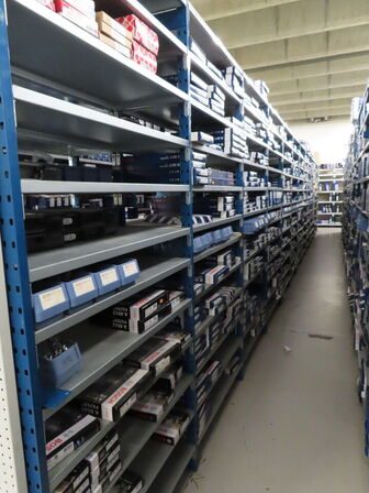 3 rækker med 10-12 fag lagerreoler