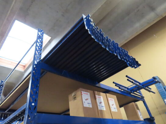 Forskellige reoler til bl.a. udstødninger