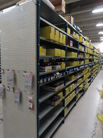 3 rækker med 10-12 fag lagerreoler