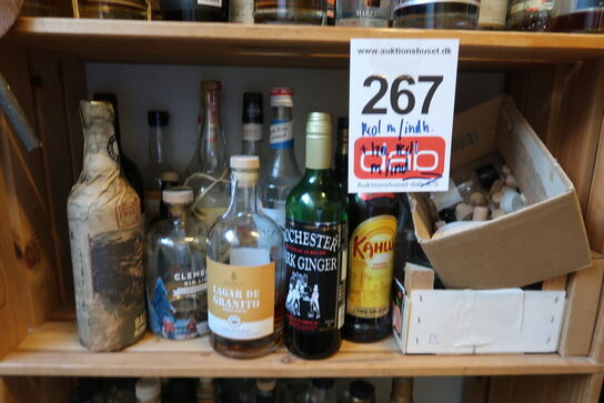 2 reoler med indhold 