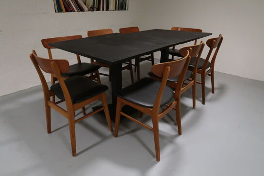 2 stk. Borde med 8 stole 