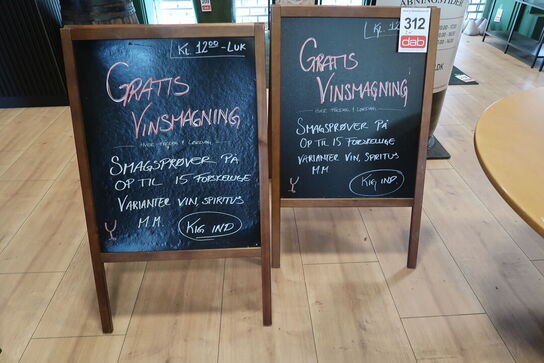 2 stk. A-skilte i træ