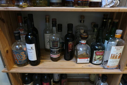 2 reoler med indhold 